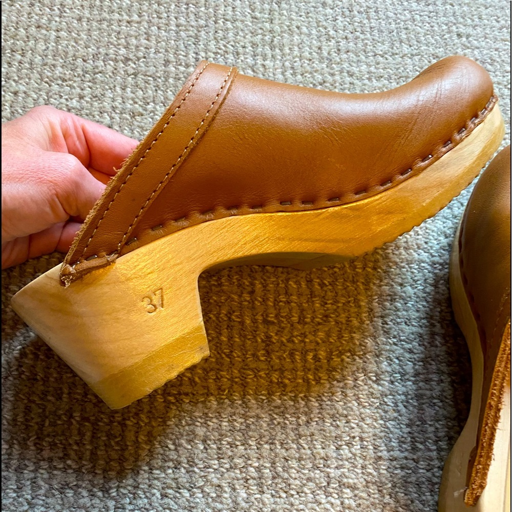 No 6 brand clogs- GORGEOUS!